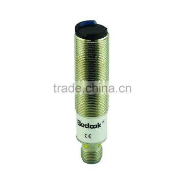 M18 Plug series DC 4-wire Diffuse photoelectric sensor