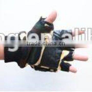 Ice fishing mitten for outdoor sports