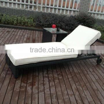 Classic White Lounge Chair With Tea Table photo-4