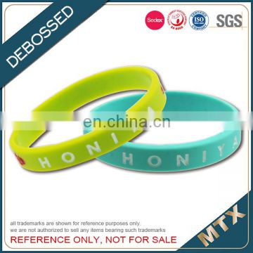 Debossed silicone wristband bracelet supplier