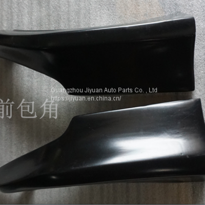 The Toyota Corolla Car Wraps Around the Front and Rear Hem of the 12-model Carora, While the Carora Looks Like a Seven-piece Collision-proof Strip