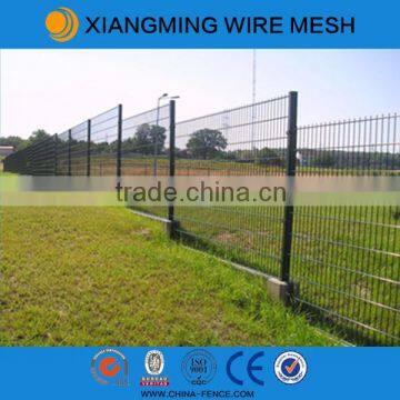 Powder Coated Frame Finishing and Rot Proof Feature wire mesh fence