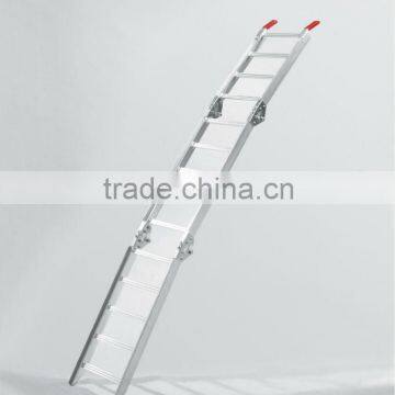 Tri-fold aluminium loading ramp