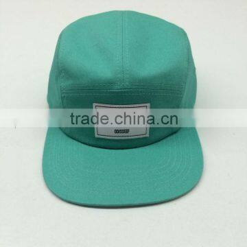 Wholesale Custom Flat Brim Green Camper Caps And Hats Woven Label Logo At Front Panel Nylon Strap With Plastic Buckle