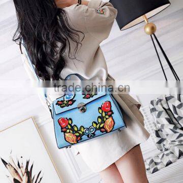 Zm50361b 2017 New Style Fashion Women Handbag Retro Embroidery Flower Lady Single Shoulder Bags photo-3