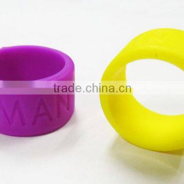 2016 eco-friendly Customed Flexible Silicone Rubber finger Ring with alphabet, printing