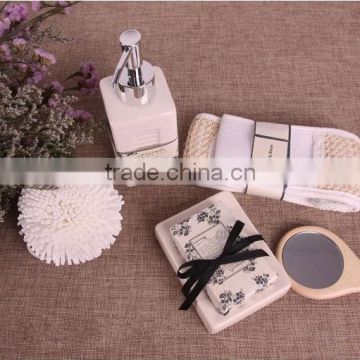 Bath accessories set