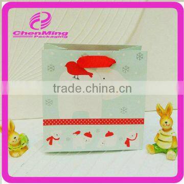 Yiwu wholesale beautiful clothes packing paper bag