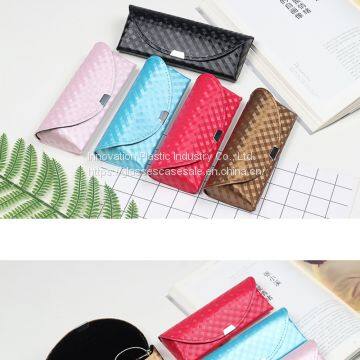 Vintage and Artistic Striated Glasses Case; Crush-resistant Travel Eyeglass Case photo-5