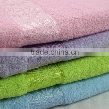 China Wholesale Market Cotton Solid Color and Jacquard Border Bath Towels on Sale photo-4