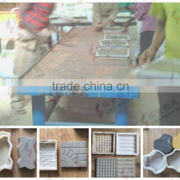 vibration table mould making coloured paver