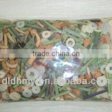 all kinds of mixed mushroom and vegetable in boiled