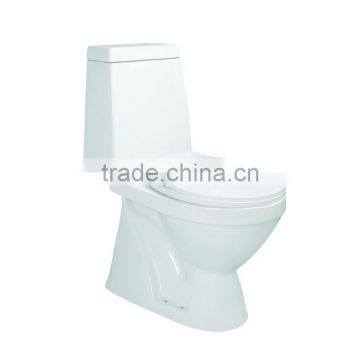 New design Two piece gravity floor mounted ceramic toilet