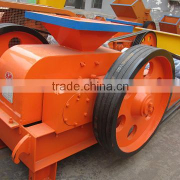 Roller crusher with high adaptability to the materials