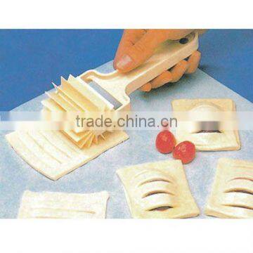 Plastic wheel dough roller dough cutter dough tool