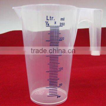 plastic measuring cups