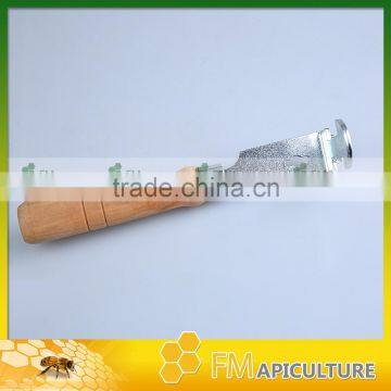 beekeeping equipment ,beekeeping shovel , beehive frame cleaning shovel ; shovel .