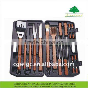 WOODEDN HANDLE BBQ TOOLS SET WITH PLASTIC CASE
