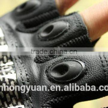 Custom Black Carbon Fiber Antislip Abrasion Proof Military Half Finger Tactical Gloves photo-2