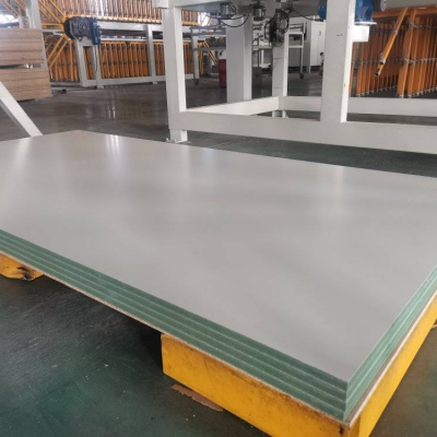 Manufacturer Wholesale  3-18mm Melamine MDF Board for Building Materials and Furniture