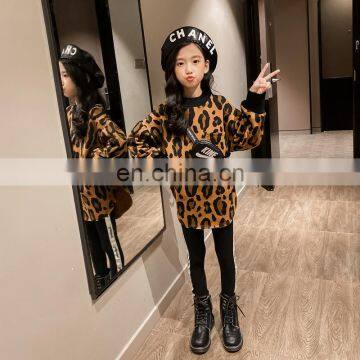 Girls' Plush Sweater Autumn / Winter 2020 New Leopard Top Medium and Large Children's Thickened Winter Sweater photo-2