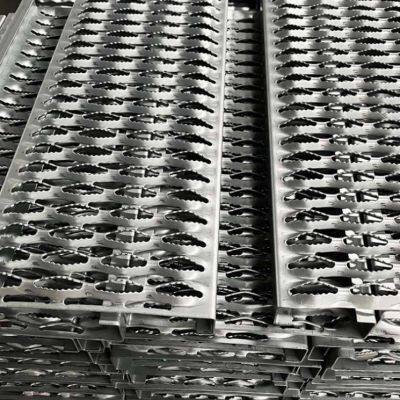 Aluminum Serrated Grip Strut Grating With Diamond Perforated Holes for Stair Treads