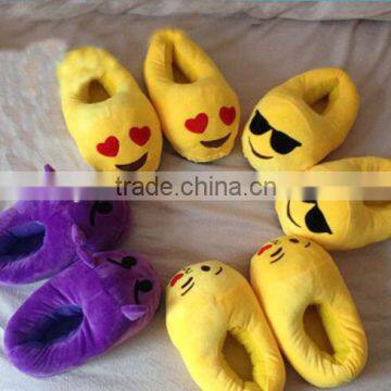 Soft slippers plush/Wholsale Factory emoji slippers/plush emoji shoes