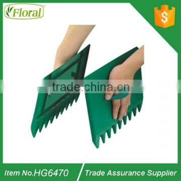 small plastic leaf rake