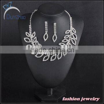 Charming & Elegant Jewelry set for bride of claw chain