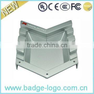 Modern Red Painting Hot Selling Square Metal Ashtray photo-2