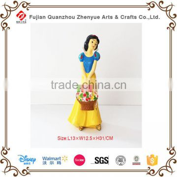 Beautiful resin snow white figure for garden decor