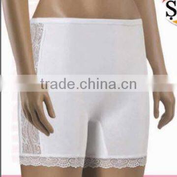 WOMEN COTTON LYCRA LACED BOXER SHORT