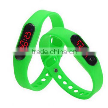 Fashion Sports Digital Silicone Bracelet Watches For Kids