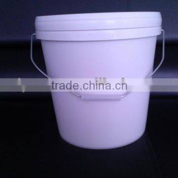 10L plastic pail with metal handle