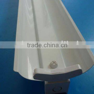 T5 fluorescent lamp fixture with reflector