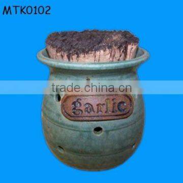 terra cotta garlic pot