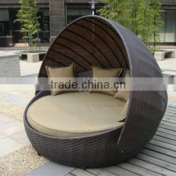 Outdoor rattan egg bed