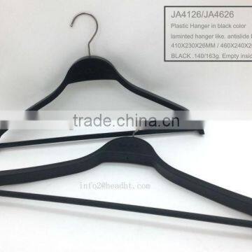 The HEAD 18mm shoulder thickness laminated like clothes plastic hanger in black with grooved bar gas empty solid