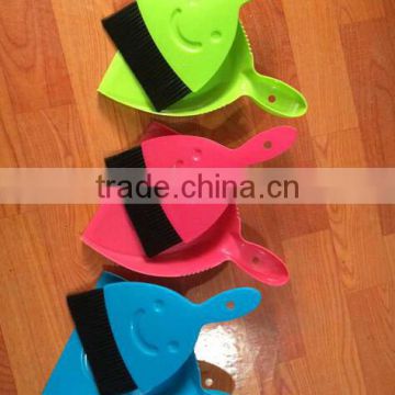 plastic mini broom and dustpan set/cleaning brush/multifunctional cleaning tool