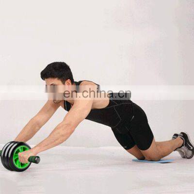 Спортивный двусторонний ролик для прессоразминки с индивидуальным логотипом. Устройство для развития силы мышц пресса и средней части тела. Гиря для отжиманий, рукоятки для прыжков с канатами и коленными подкладками. photo-4