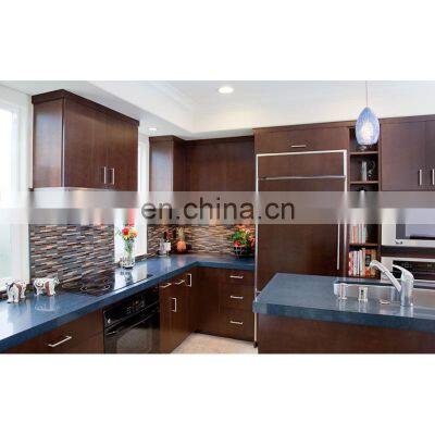 Flat Crown Molding Wood Kitchen Cabinets with Refrigerator Sink in the Island