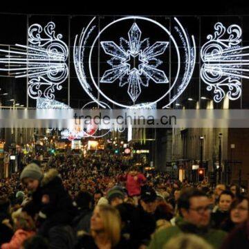 New design 2015 christmas display across street light