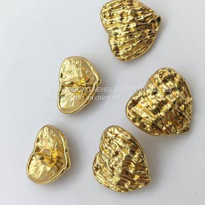 2023 wholesale OEKO-TEX 18mm Heart shaped gold metal Hand Sewing Button for Clothes