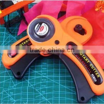 A quilt hob Cutting wheel knife Cloth cutter Manual cutting cloth round hob Cloth cutting machine rotary cutter 45 mm