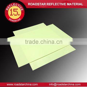 Safe guiding acrylic photoluminescent sheeting