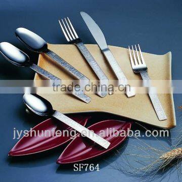 Delicate High quality 18/10 steel cutlery set