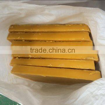 100% best filtered Bee wax slab packing in bags beeswax