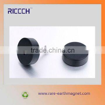 Rubber coated magnetic pot handle