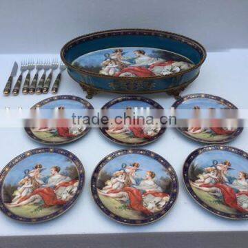 European Style Porcelain Compote With Couple Pattern, Character Design Decorative Ceramic Fruit Bowl With Bronze Base photo-5