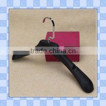 Customized High Quality Heavy Duty Black Plastic Hanger With Metal Hook for Suit/wholesale Hanger Manufacturer photo-4